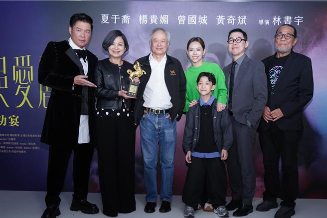 李安导演（中）、金马执委会主席李屏宾（最右）现身庆功宴。（罗永铭摄）