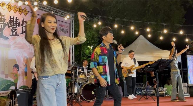 高树乡公所举行完福音乐会，感谢土地公一年来庇佑高树乡亲。（高树乡公所提供／罗琦文屏东传真）