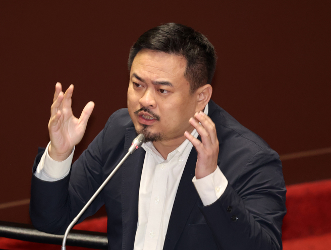 劳动部准部长洪申翰。（中时资料照，邓博仁摄）