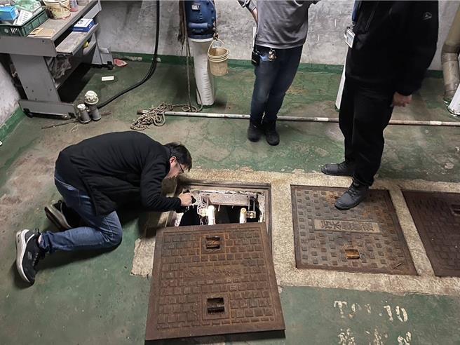 台茂购物中心附近溪水严重污染，桃园市环保局多次收到陈情终于锁定台茂，并依法开罚。（桃园市环保局提供）