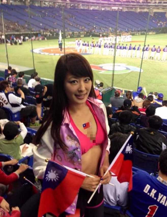 贾永婕回顾自己穿着比基尼的照片后，忍不住直呼：「我到底哪来的勇气」。（图／翻摄自贾永婕脸书）