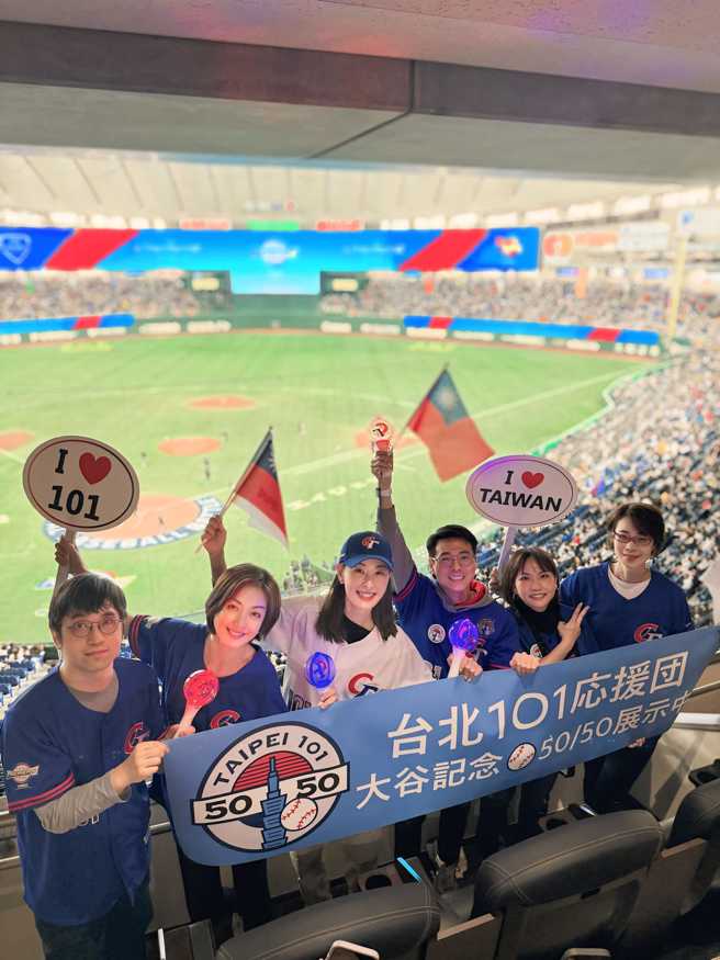 贾永婕今年与老公、工作伙伴一起帮中华队加油。（图／翻摄自贾永婕脸书） 