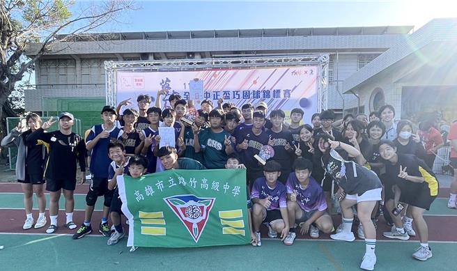 路竹高中巧固球队于2024年全国中正杯巧固球锦标赛表现优秀，荣获高中男子组亚军、国中男子组季军、国中女子组季军；巧固球队最近在国内外夺牌，屡创佳绩，成为校园的骄傲。（路竹高中提供／纪爰高雄传真）