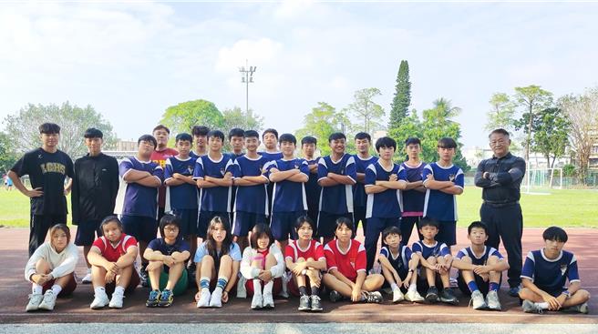 校长卢正川肯定球队表现，并表示，路竹高中巧固球队在中正杯中展现了傲人的实力，成绩辉煌，不仅为学校争光，也为高雄市在全国舞台上留下了深刻的印象。（路竹高中提供／纪爰高雄传真）