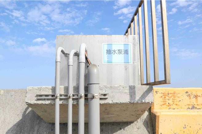 陆上型海水自动监测站24小时全天候运作。（吕妍庭摄）