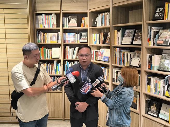 王義川開講前受訪。（李京昇攝）