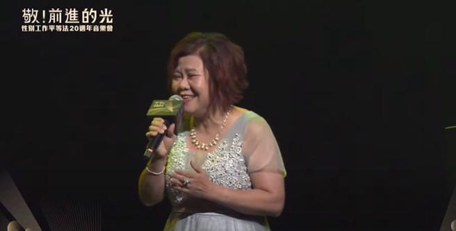 許銘春演唱畫面。（取自勞動部YT）