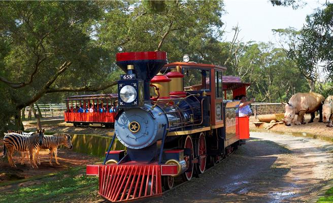 六福村主题游乐园狂贺中华队强棒夺金，自11月25日至1月1日推出金牌优惠。（六福村主题游乐园提供）