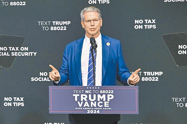 美国总统当选人川普22日公布多项内阁人事，避险基金经理人班森特将出任财长。图为2024年8月班森特在北卡罗来纳州发表经济演讲。（美联社）