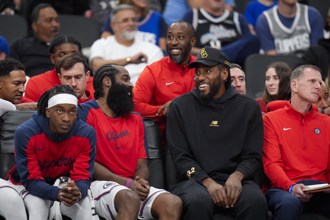 NBA》里歐納德確定無緣年度獎項評選 復出時間仍未定