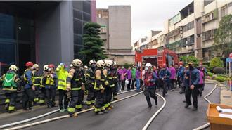 企業攜手消防局擬真演習 桃園機器人科技救災成亮點