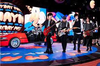 五月天上海嗨唱11場再創新紀錄  最美開場嘉賓揭曉竟是她