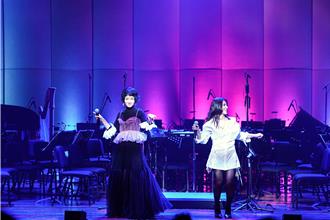 艾怡良携手「板桥小阿妹」现身母校！等了3年宣布12月有喜