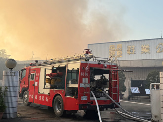 曾夺台湾首富！「鞋王」张聪渊起家厂大火 浓烟密布火势猛烈