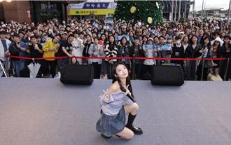 霸榜串流小天后陳華哭了！與木木相擁落淚原因曝光