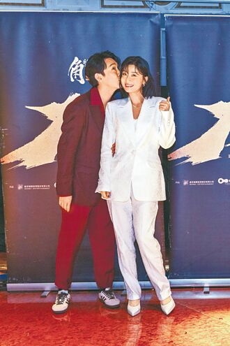 施名帥愛的抱抱朱芷瑩誇尪遲早當影帝