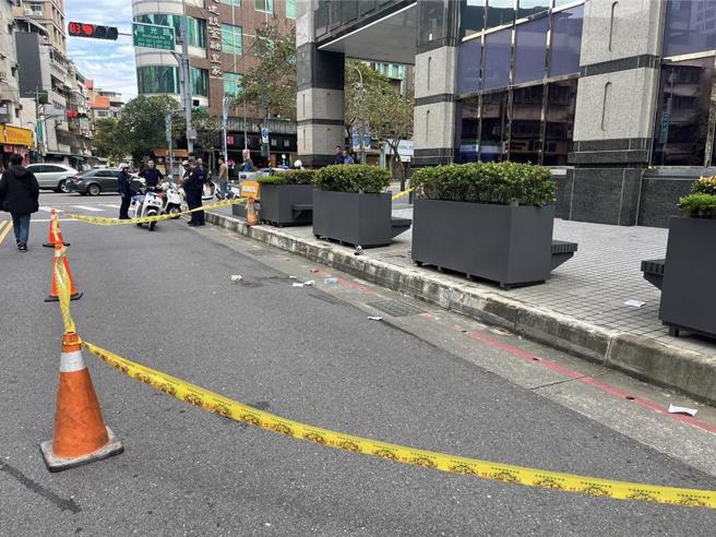 警方拉起封锁线调查。（民眾提供）