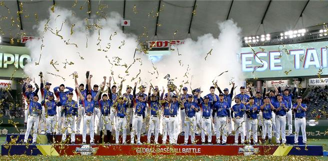 棒球英雄26日大游行，今返国F-16V战机伴飞萧美琴接机。（资料照）