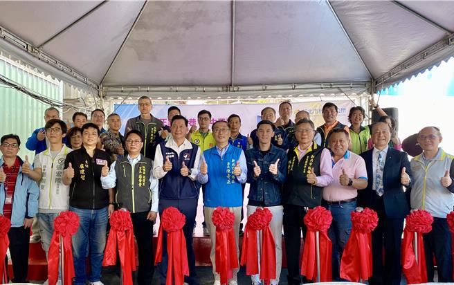 板桥区公所今举行中正路135巷通车典礼。（板桥区公所提供）