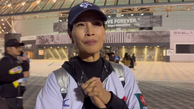 张奕的家人受访给出满分评价，赛后去开喝庆祝。（翻摄画面）