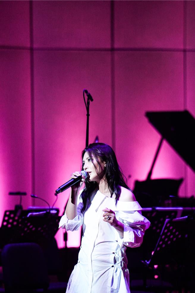艾怡良日前在國立臺灣藝術大學開唱。（國立臺灣藝術大學提供）