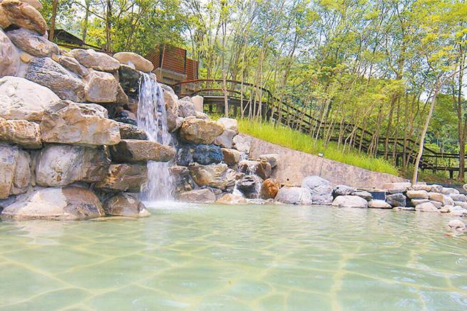 位于台3线旁的嘉义县中崙澐水溪温泉因水量不足，目前已停止经营。（翻摄自西拉雅国家风景区管理处官网／吕妍庭嘉义传真）