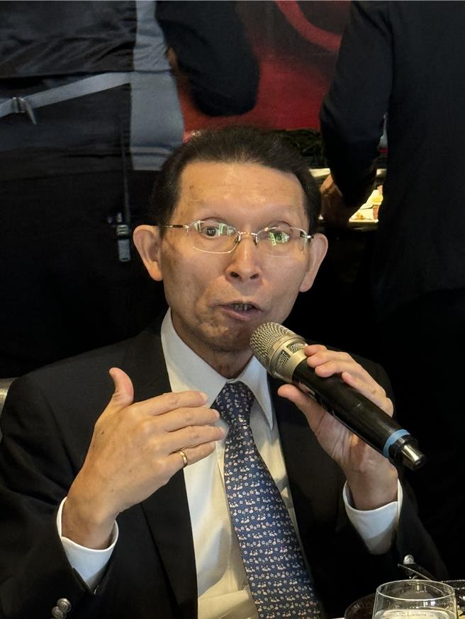 川普將上任，新光投信董事長劉坤錫表示，川普雖然不可預測，但可以跟他談交易，台股仍有機會挑戰新高。(洪凱音攝影／洪凱音台北傳真)