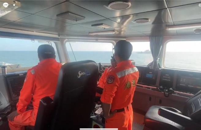 今(25)日天气转好，海巡署金马澎分署于下午２时许，在金门南面海域侦获 4艘中国海警船侵扰我国限制水域，立即调度4艘巡防艇对应驱离。（海巡署提供）