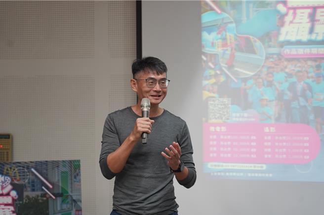 評審林易伸指出，使次參展作品都很有創意。（礁溪鄉公所提供／吳佩蓉宜蘭傳真）