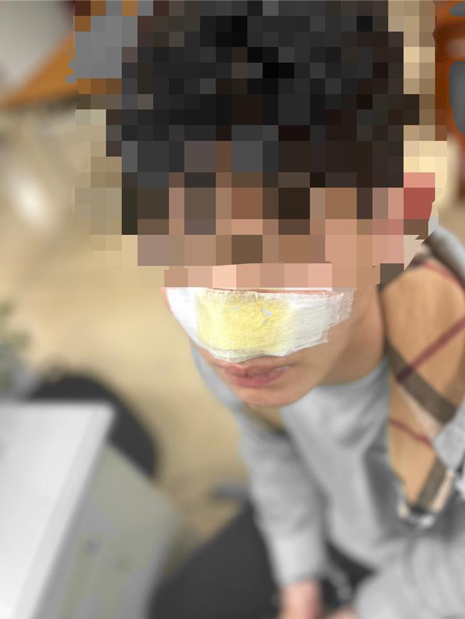 高雄市警局少年队破获诈骗集团据点，还险遭冒充哥哥身分的通缉犯蒙骗，所幸真正的「哥哥」到警局关心弟弟，才意外戳破谎言。（警方提供／任义宇高雄传真）