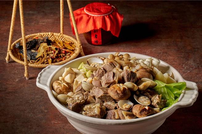 欢庆中华队勇夺金牌，粤亮推原价1680元的「松龄春酒清汤羊」，11月29日前享优惠价980元。(六福旅游集团提供)（饮酒过量，有碍健康）