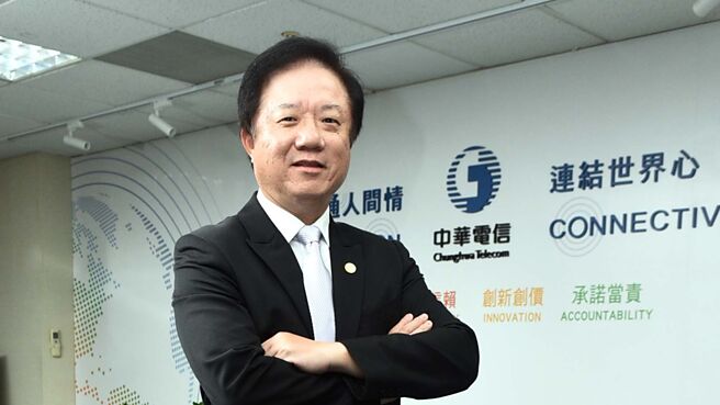 中华电信董事长简志诚表示，光纤及行动通讯、海缆、卫星及微波构成中华电信「海地星空」网路，建构为台湾完善的网路韧性。图／顏谦隆