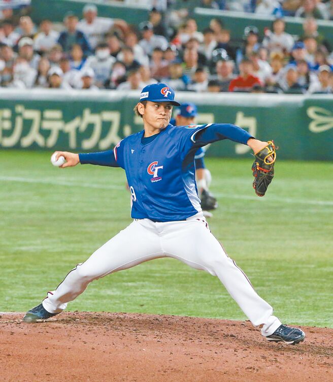 中华队右投张奕在12强冠军战中继3局无失分。（赵双杰摄）