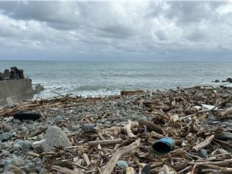 豐濱曳船道成漂流木垃圾場 縣府爭取千萬復建經費
