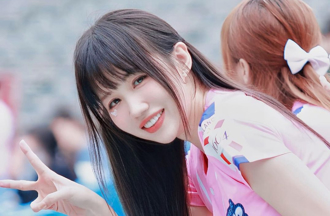 樂天女孩「用冰砸日本旗」鞠躬道歉了！淚喊：做了錯誤示範