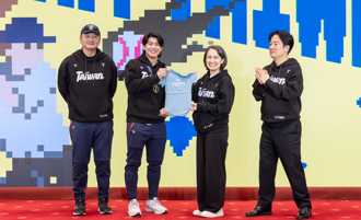 賴清德送冠軍棒球員「包屁衣」  印這5字全場笑翻