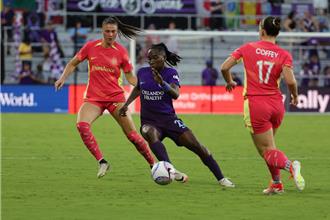 曾因睪固酮超標退賽 她獲頒「年度最佳女足球員」惹議