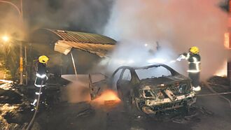 屏东 驾车撞民宅起火 一家2死1伤