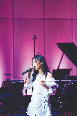 艾怡良母校开唱 Lulu自封板桥小阿妹轧声