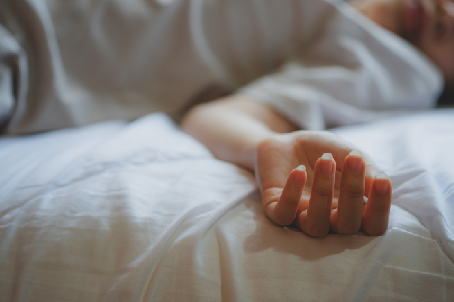 屏東榮民總醫院日前被網友爆料，有護理師因性別認同，遭長官及同事歧視，導致該護理師最後忍不住自傷，目前在加護病房插管昏迷不醒。（示意圖：shutterstock／達志）