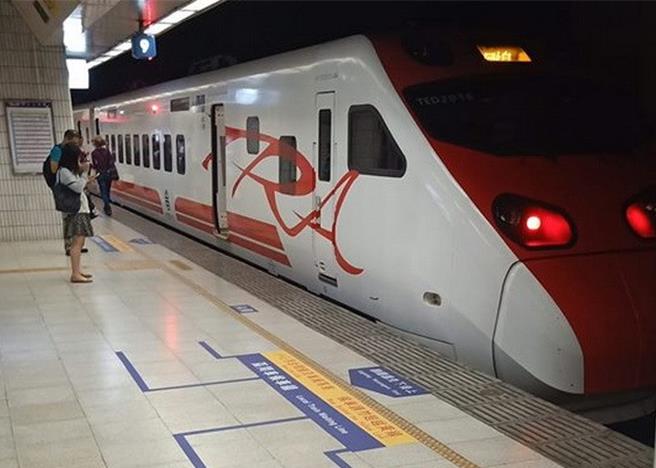 一名女子在高雄科工馆站跳下月台，被普悠玛列车撞死，家属告司机员及2及站务员过失致死，均获不起诉处分。（本报资料照片／郭良杰高雄传真）