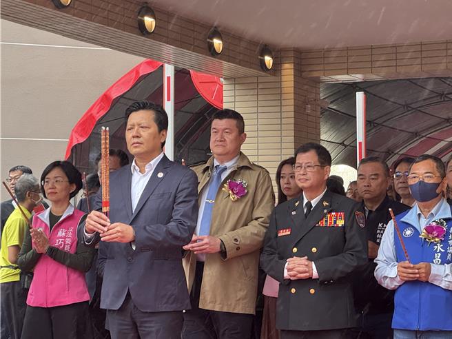 新北市消防局今（26）日举办第五大队顶埔消防分队新厅舍落成典礼，内政部政务次长马士元、新北市副市长朱惕之受邀出席。（柯毓庭摄）