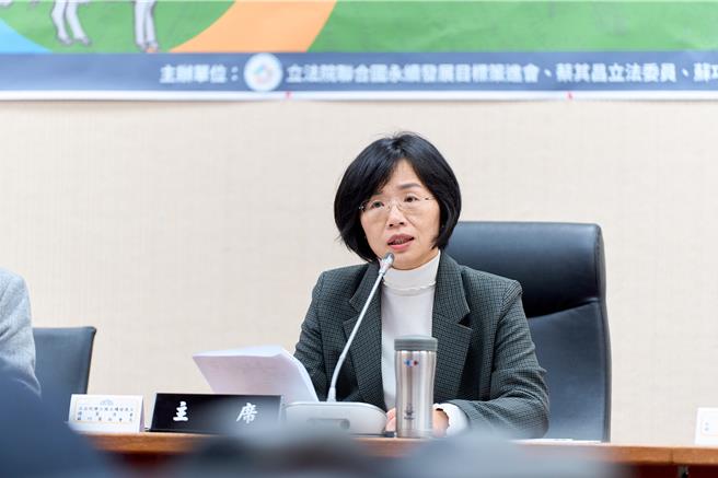 涉掏空台鹽綠能的台鹽前董座陳啟昱25日主動到案，國民黨立委謝龍介呼籲檢方也應該約談前行政院長蘇貞昌。對此蘇貞昌女兒、現任立法委員蘇巧慧回應，蘇貞昌沒有包庇陳啟昱，才有後來檢調偵辦。（蘇巧慧服務處提供）