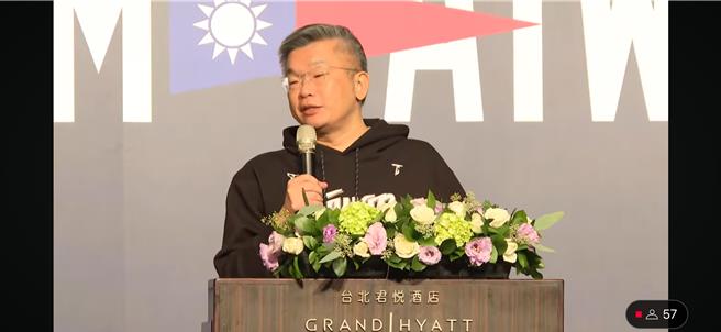 中职会长蔡其昌在12强庆功宴报告参赛成果，最后还忍不住哽咽。（体育署直播翻摄）