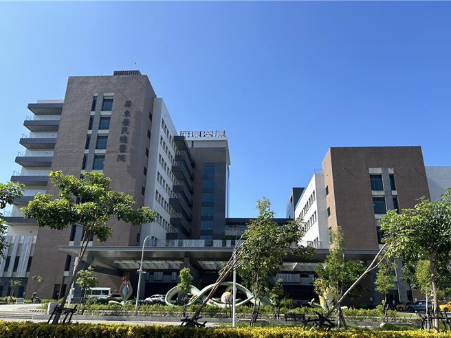 屏東榮民總醫院傳有護理師因「性別認同」遭主管帶頭霸凌而自殘尋短，目前昏迷不醒插管中，對此，院方26日公布初步調查結果指出，該案應該不是職場霸凌，可能跟性別友善認知不足有關。（謝佳潾攝）