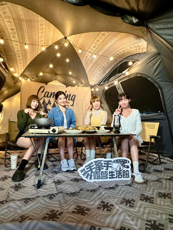 劉方慈嘗試DIY搭帳棚、為閨密餐點料理，還跟其他營友交換了自製的美食。(戴志揚翻攝)