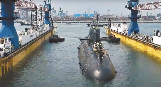 海鲲号近期举行泊港测试，有数十项缺失，低调延至2029年交舰。（台船提供／杨静茹南投传真）