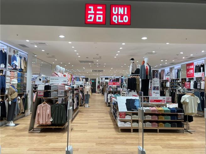 UNIQLO限时推出感谢祭，不少人气品项都有降价优惠。（朱世凯摄）