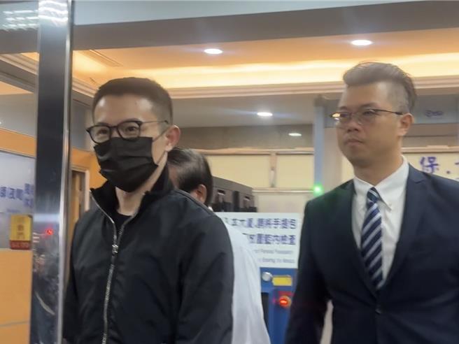 「88会馆」负责人郭哲敏因涉地下匯兑被起诉，新北地方法院18日谕知1亿天价交保，但新北地检署不服法院裁定，昨（25）日向法院再递交抗告书，抗告理由是郭哲敏在海外有财力、人脉，且电子脚镣预警多次，无法预防他与张旭升逃亡的可能。（柯毓庭摄）