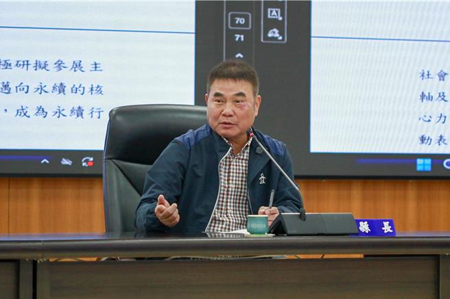 桌游场馆近年来在青少年中流行，但部分场馆成为赌博温床，影响身心健康与治安。县长锺东锦表示，桌游场馆容易吸引青少年与学生，担心场馆藏匿赌博情事，进而被有心特定对象吸收沦为犯罪帮凶。（吕丽甄摄）